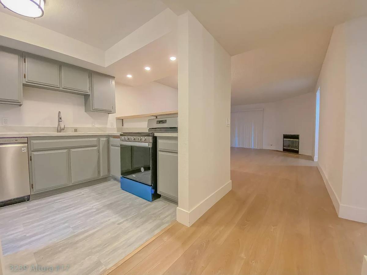 Apartment for rent at 3239 Altura Blvd #17, La Crescenta, CA 91214