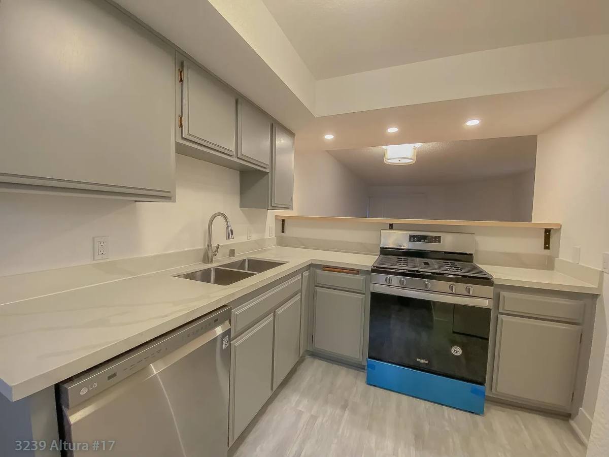 Apartment for rent at 3239 Altura Blvd #17, La Crescenta, CA 91214