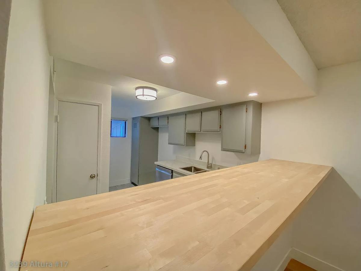 Apartment for rent at 3239 Altura Blvd #17, La Crescenta, CA 91214
