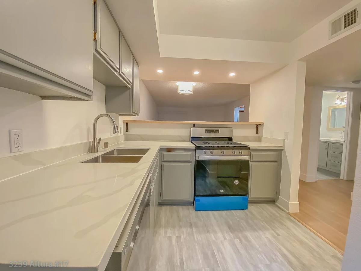 Apartment for rent at 3239 Altura Blvd #17, La Crescenta, CA 91214