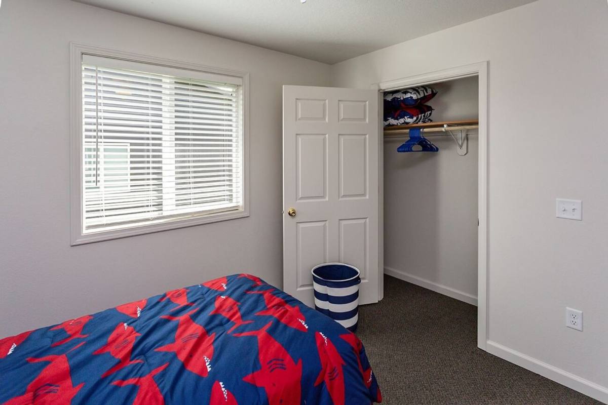 Apartment for rent at 4251 Grandview Ave, Des Moines, IA 50317
