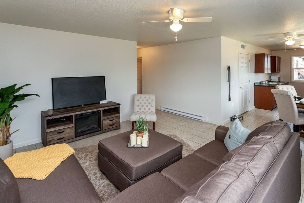 Apartment for rent at 4251 Grandview Ave, Des Moines, IA 50317