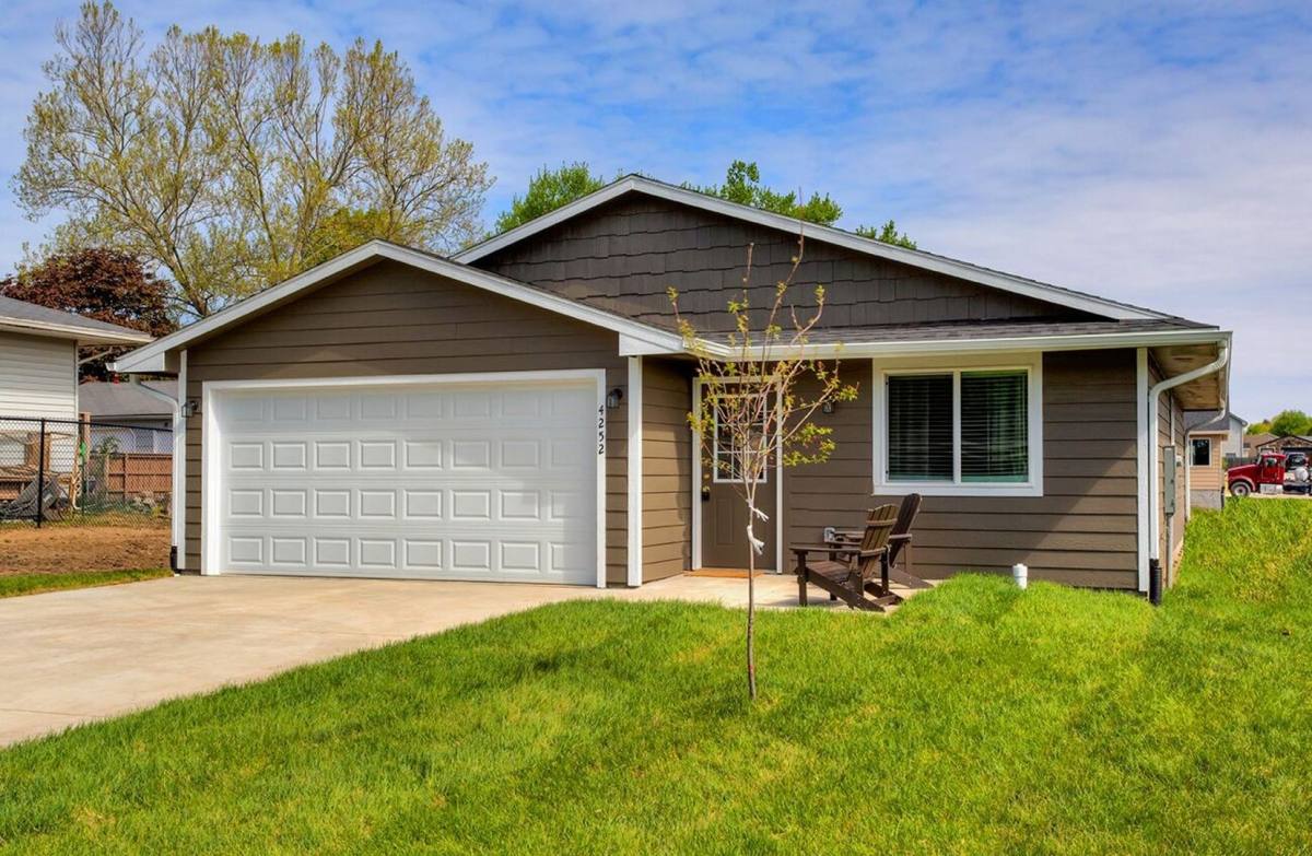 Apartment for rent at 4251 Grandview Ave, Des Moines, IA 50317