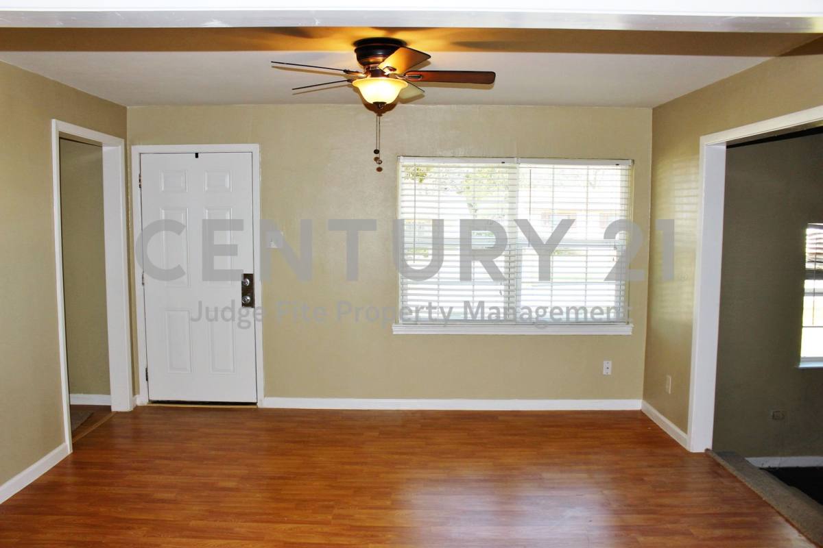 House for rent at 12028 Hoblitzelle Dr, Dallas, TX 75243
