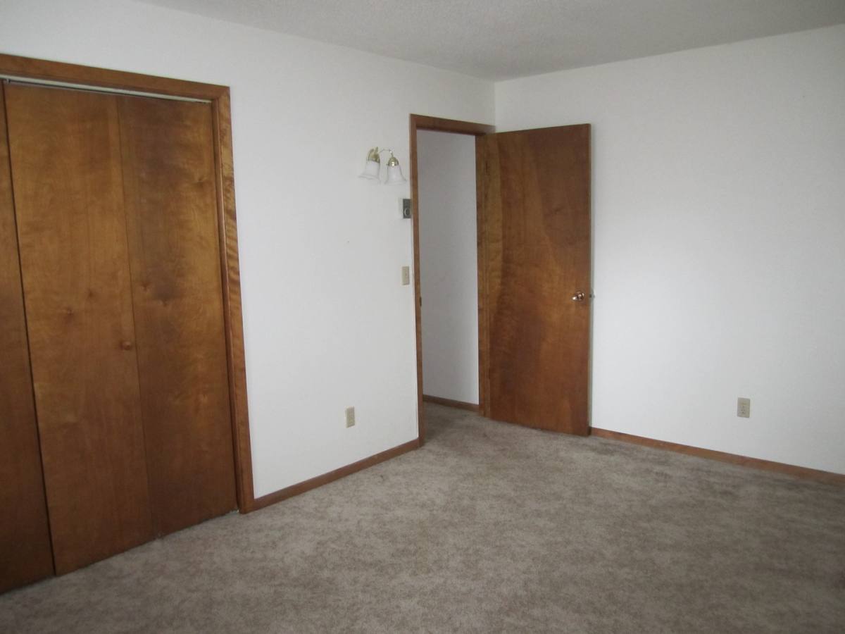 Apartment for rent at 321 6th St N, Wahpeton, ND 58075