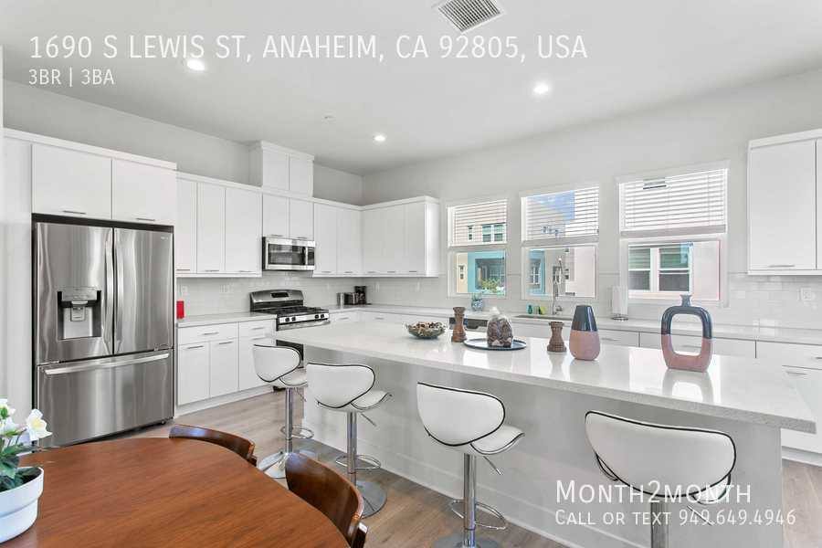 Townhouse for rent at 1690 S Lewis St, Anaheim, CA 92805