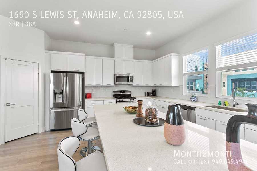 Townhouse for rent at 1690 S Lewis St, Anaheim, CA 92805