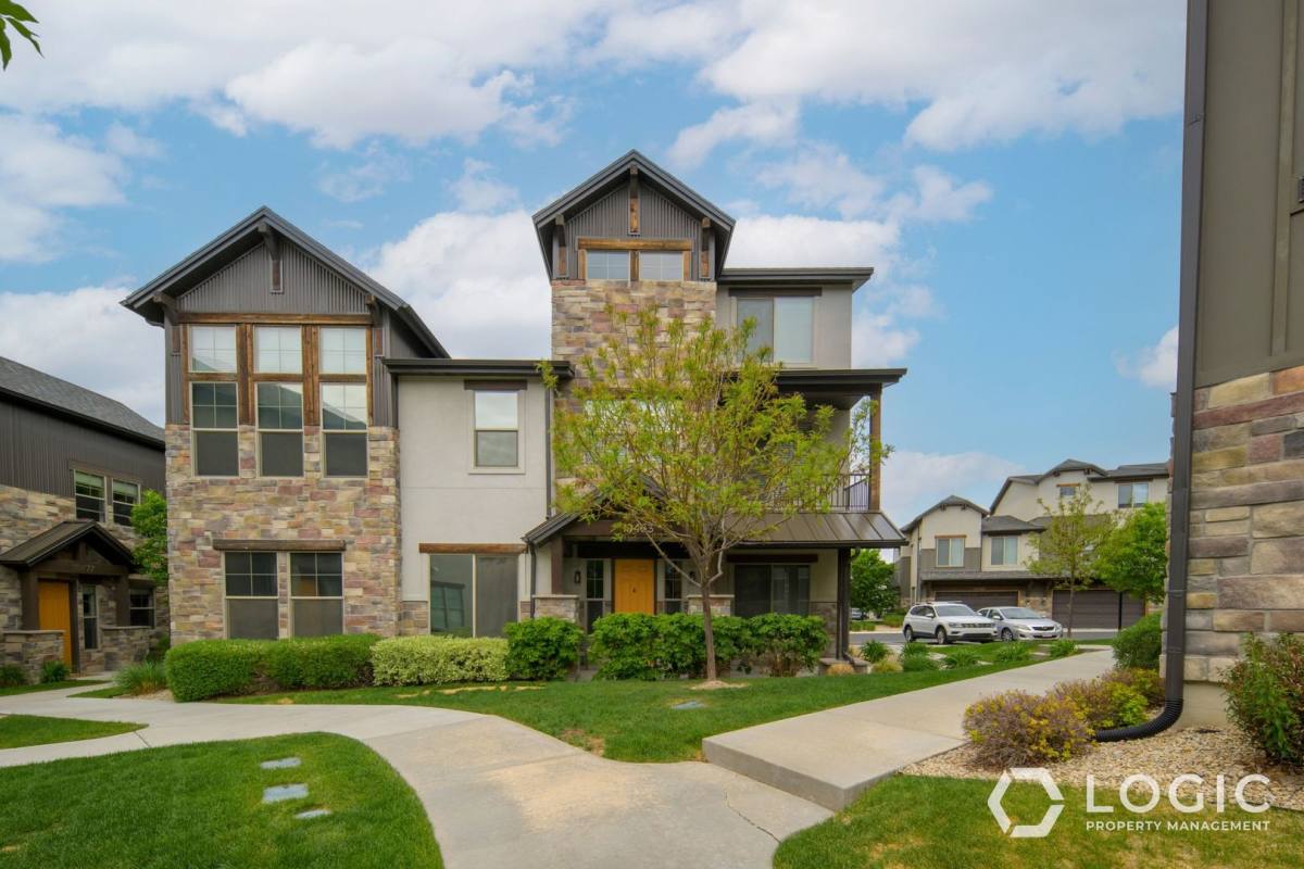 Townhouse for rent at 10463 S Crimson Sage, Sandy, UT 84070