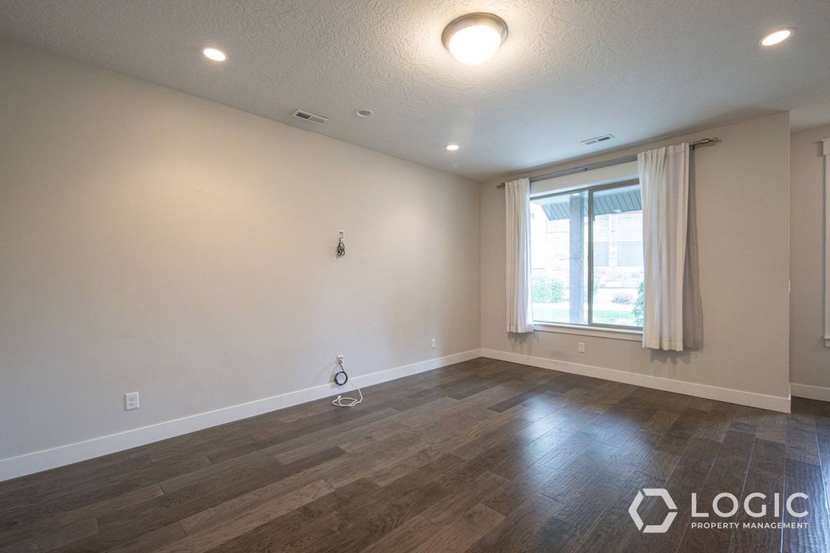 Townhouse for rent at 10463 S Crimson Sage, Sandy, UT 84070
