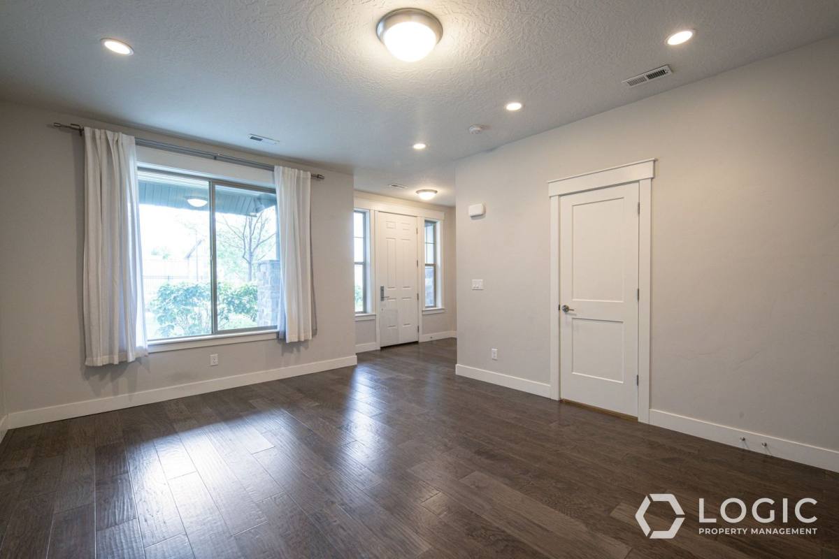 Townhouse for rent at 10463 S Crimson Sage, Sandy, UT 84070