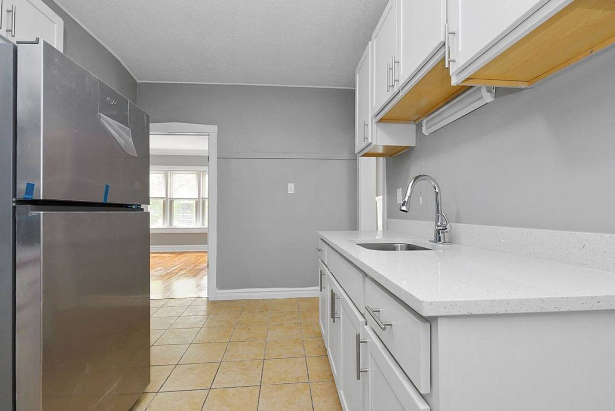 Apartment for rent at 7556 S Calumet Ave, Chicago, IL 60619