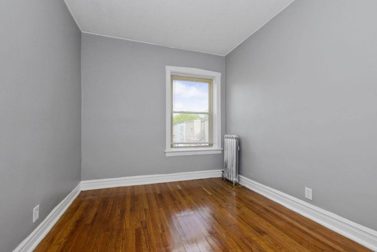 Apartment for rent at 7556 S Calumet Ave, Chicago, IL 60619