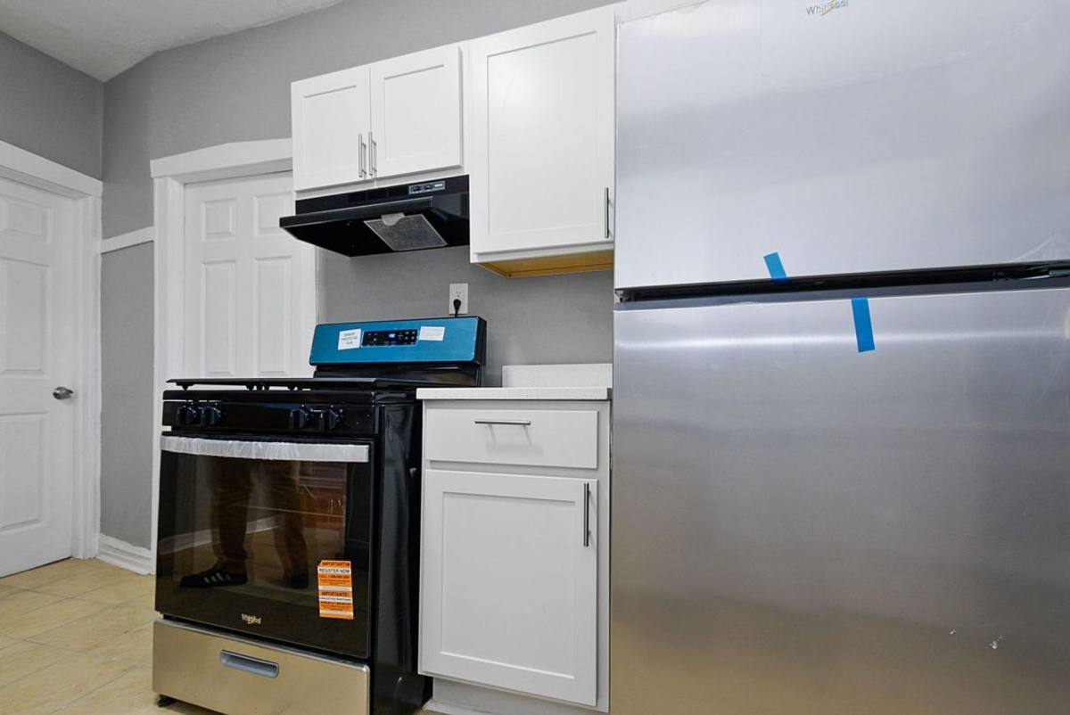 Apartment for rent at 7556 S Calumet Ave, Chicago, IL 60619