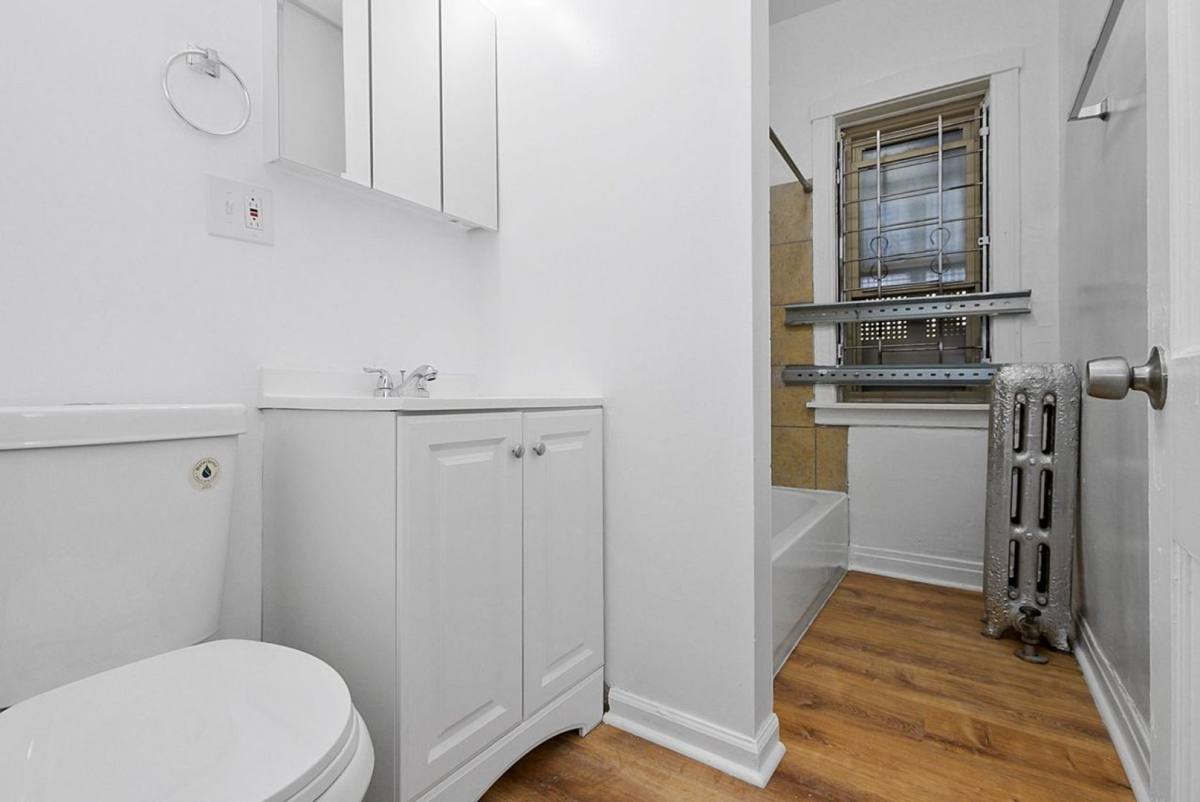Apartment for rent at 7556 S Calumet Ave, Chicago, IL 60619