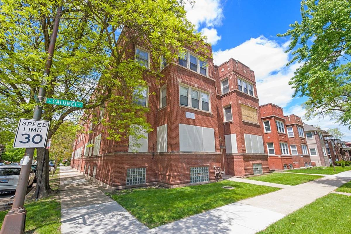 Apartment for rent at 7556 S Calumet Ave, Chicago, IL 60619