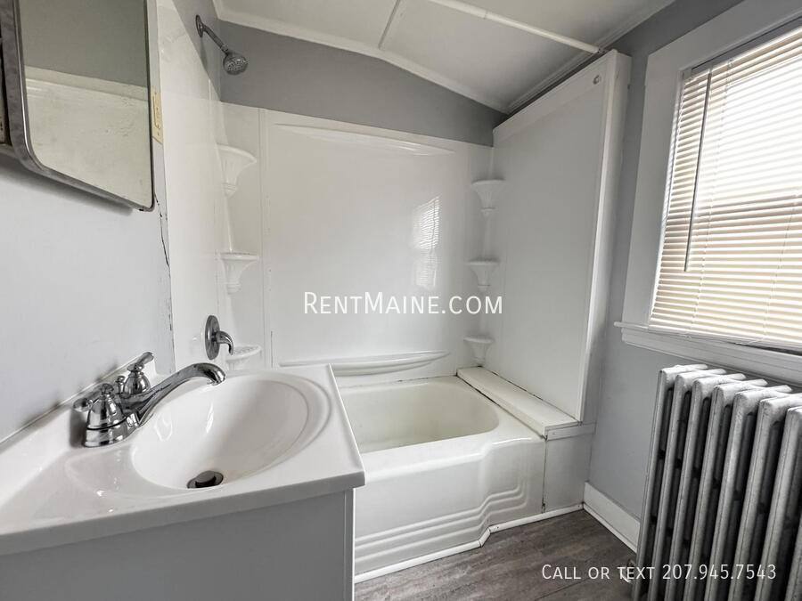 Apartment for rent at 28 Pleasant St #4, Waterville, ME 04901
