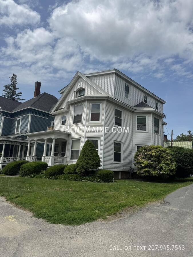 Apartment for rent at 28 Pleasant St #4, Waterville, ME 04901