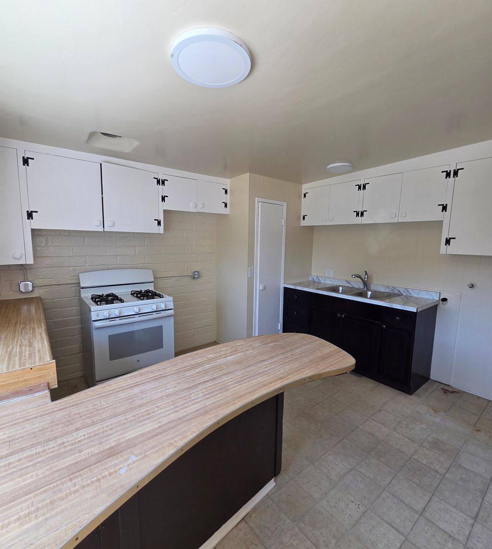 Apartment for rent at 566-568 Emory St, Imperial Beach, CA 91932