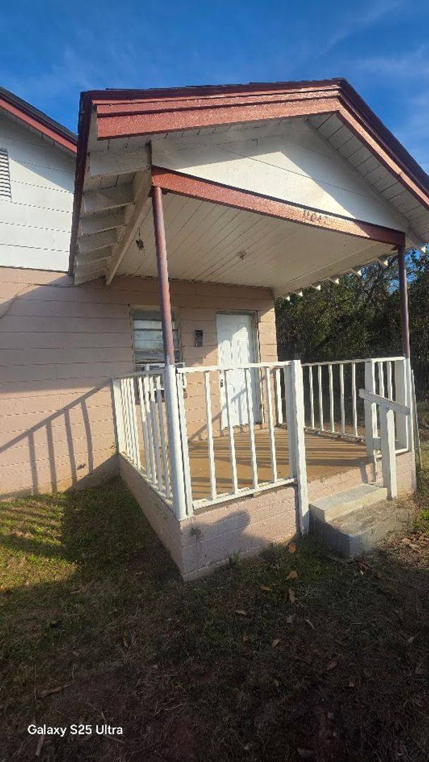 Apartment for rent at 1104 S McKinley St, Albany, GA 31701