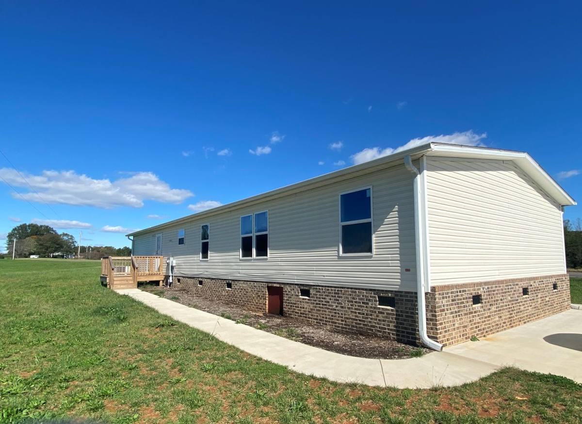 House for rent at 105 Foster Ferry Dr, Statesville, NC 28677