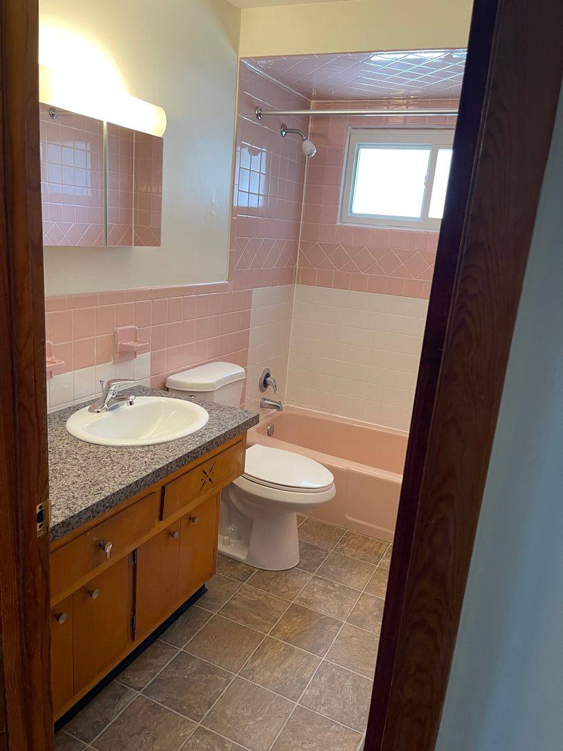 Apartment for rent at 91 Leffingwell Rd, Uncasville, CT 06382