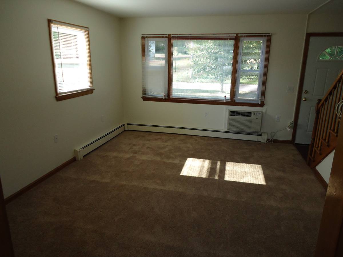 Apartment for rent at 91 Leffingwell Rd, Uncasville, CT 06382