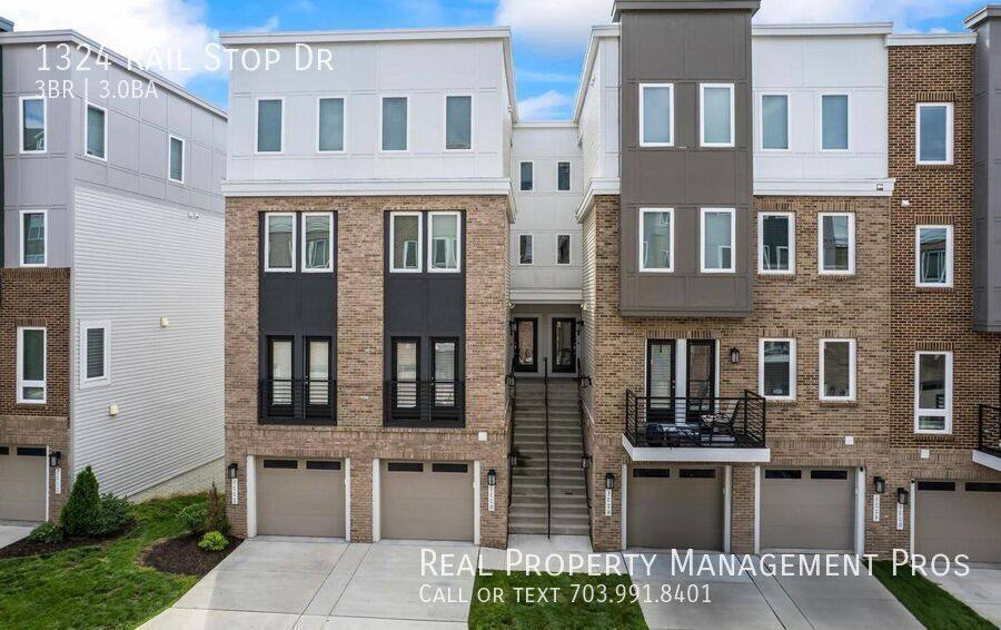 Townhouse for rent at 1324 Rail Stop Dr, Woodbridge, VA 22191