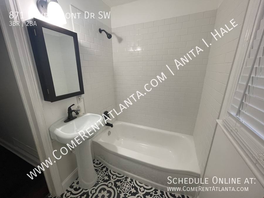 House for rent at 871 Laurelmont Dr SW, Atlanta, GA 30311
