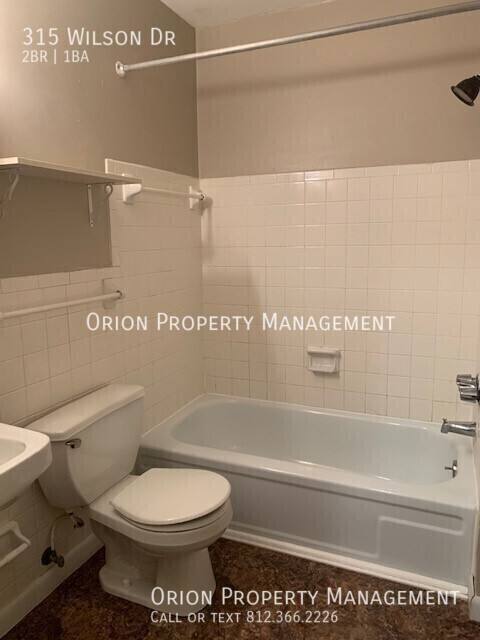 Apartment for rent at 315 Wilson Dr, Bloomfield, IN 47424