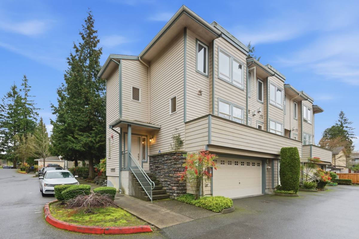 Townhouse for rent at 14868 SE 16th St, Bellevue, WA 98007