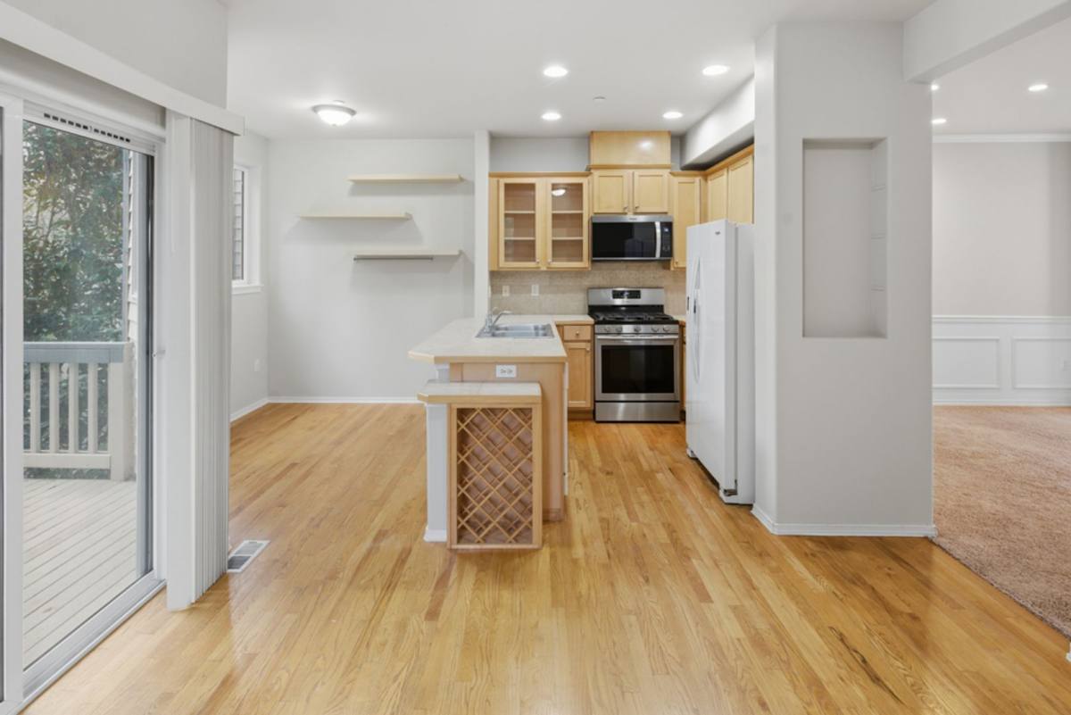 Townhouse for rent at 14868 SE 16th St, Bellevue, WA 98007
