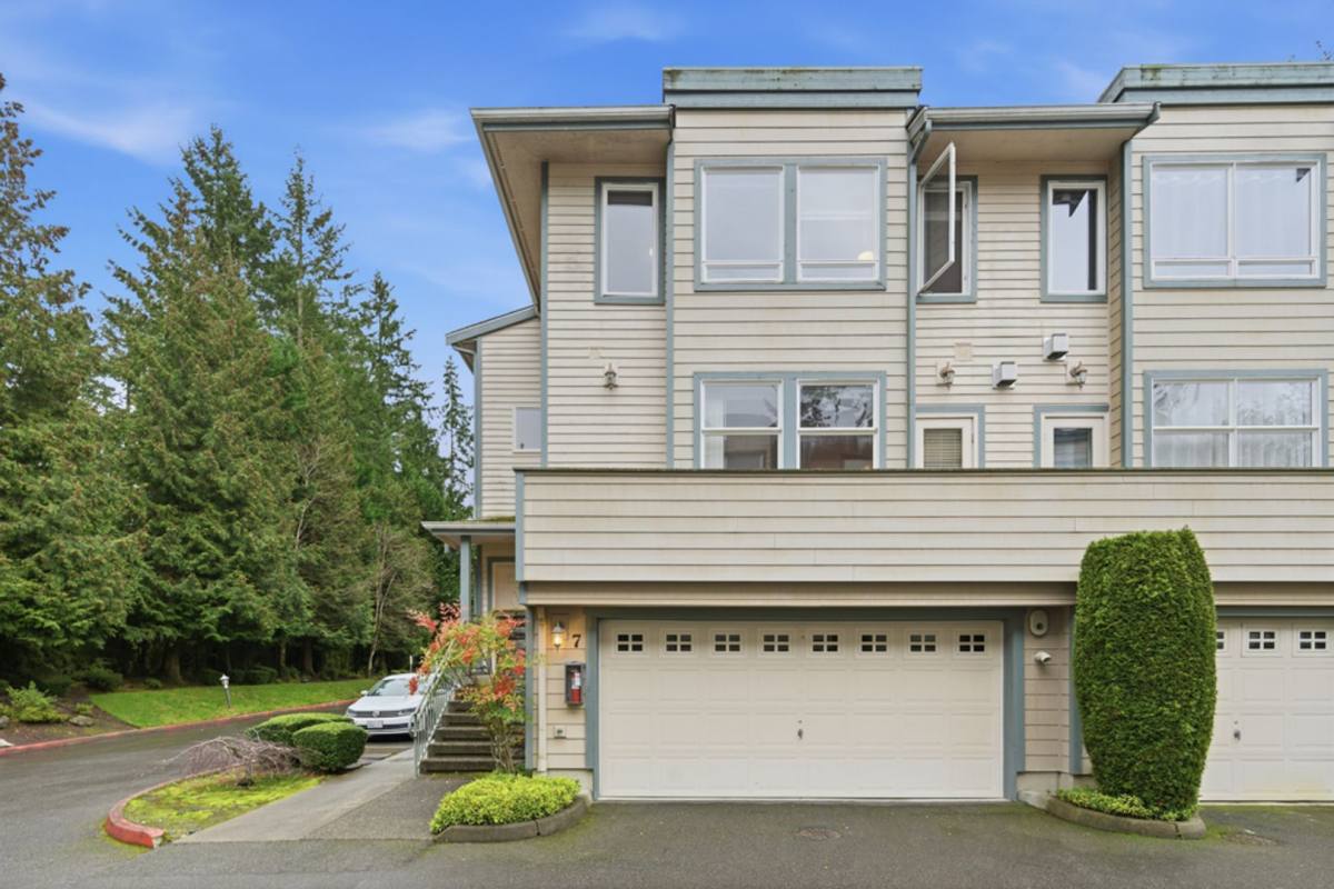 Townhouse for rent at 14868 SE 16th St, Bellevue, WA 98007