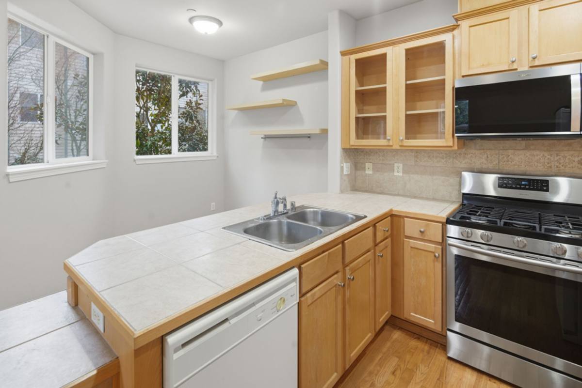 Townhouse for rent at 14868 SE 16th St, Bellevue, WA 98007