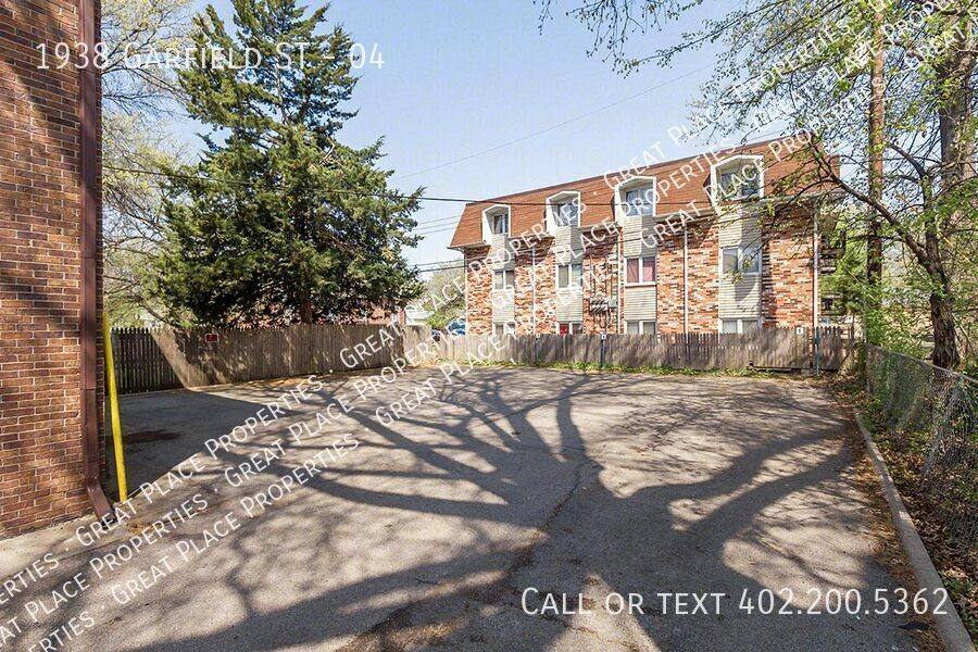 Apartment for rent at 1938 Garfield St #4, Lincoln, NE 68502