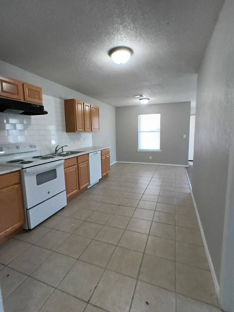 House for rent at 1020 N Spencer Rd, Oklahoma City, OK 73110