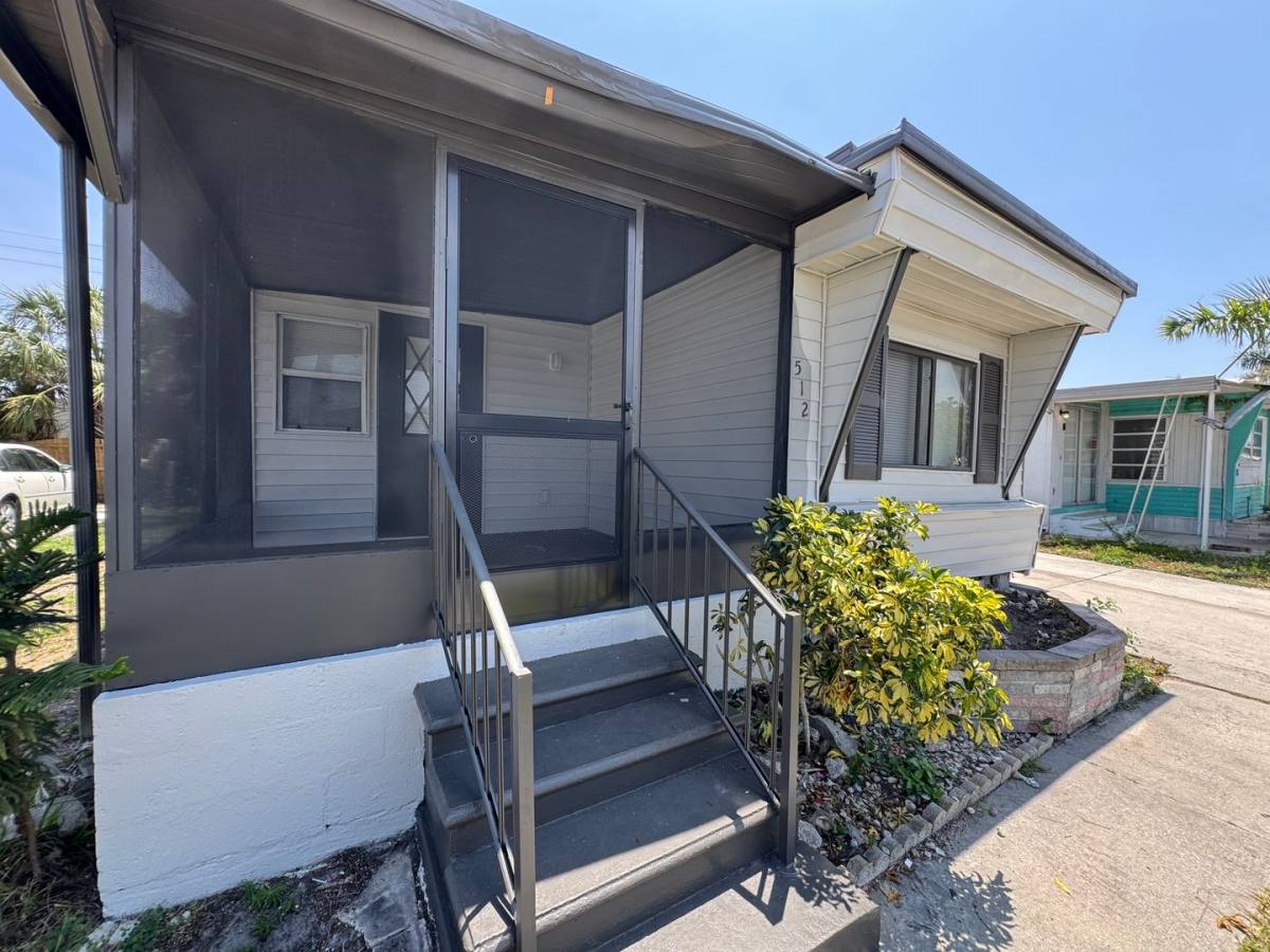 Apartment for rent at 512 51st Ave Dr W, Bradenton, FL 34207