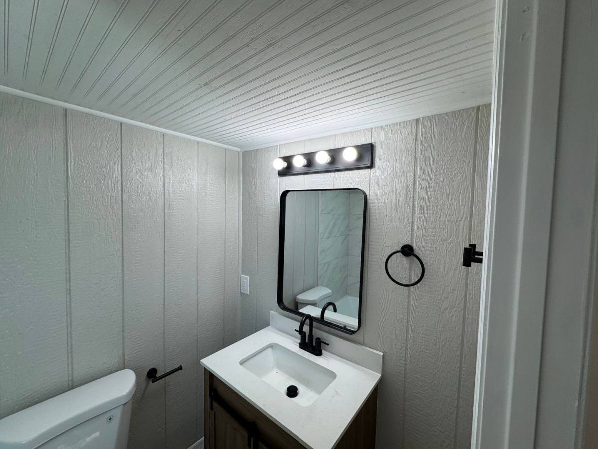 Apartment for rent at 512 51st Ave Dr W, Bradenton, FL 34207