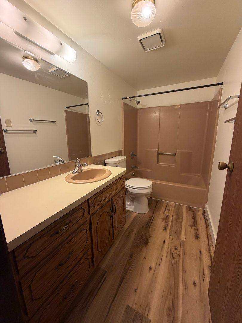 Apartment for rent at 966 E Elm Dr, Little Chute, WI 54140
