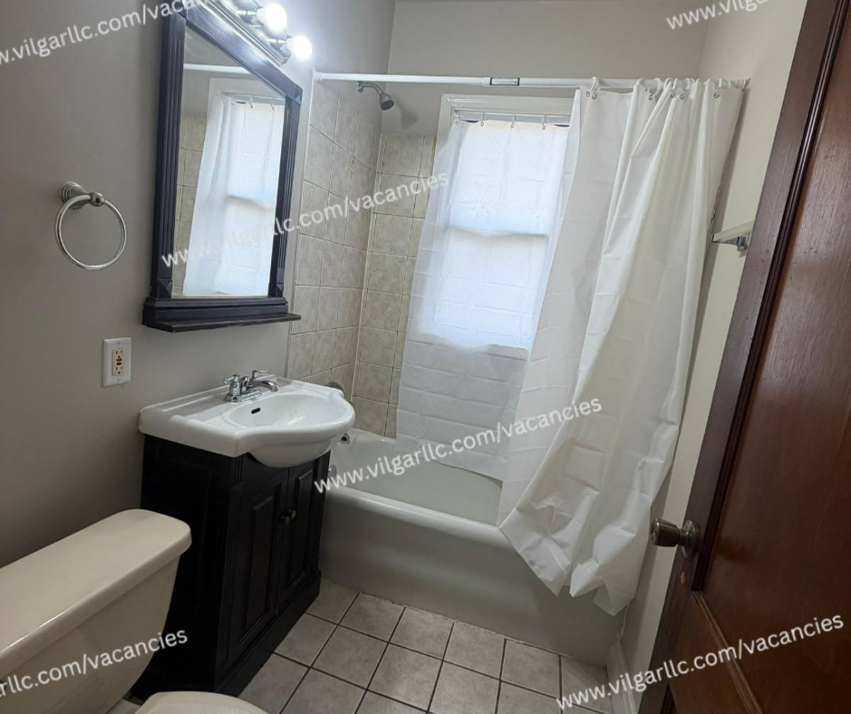 Apartment for rent at 461 Hayes St, Gary, IN 46404