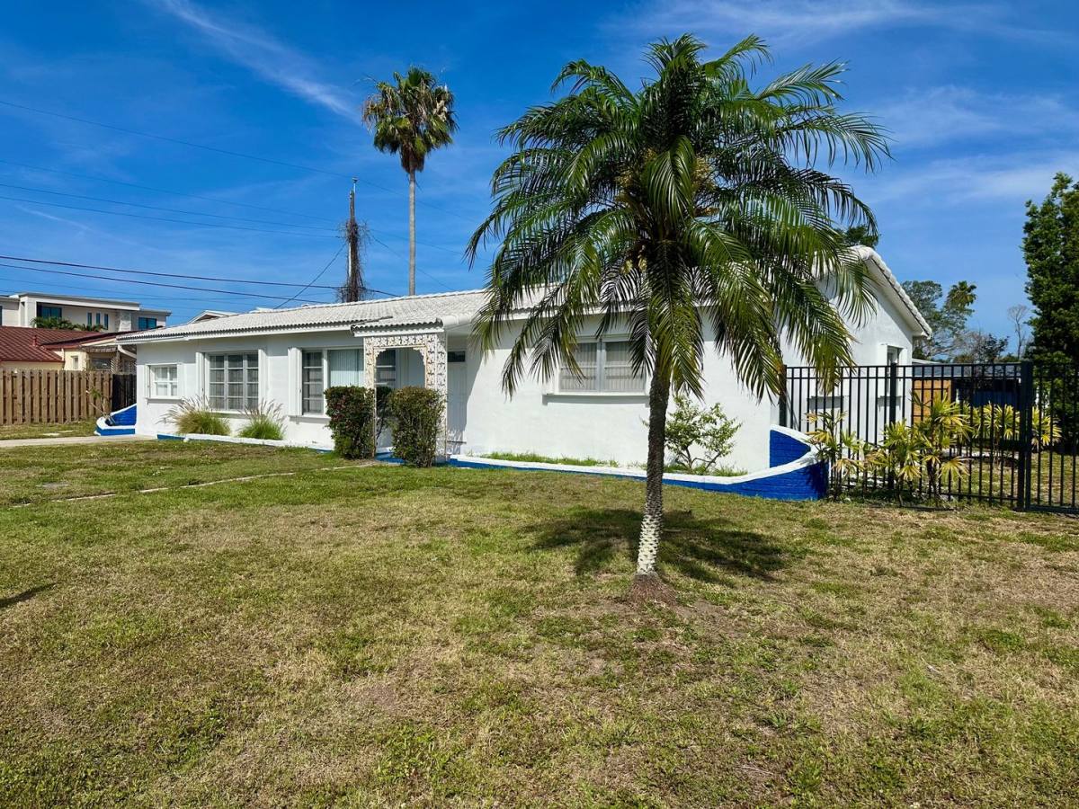 House for rent at 10 158th Ave, Saint Petersburg, FL 33708