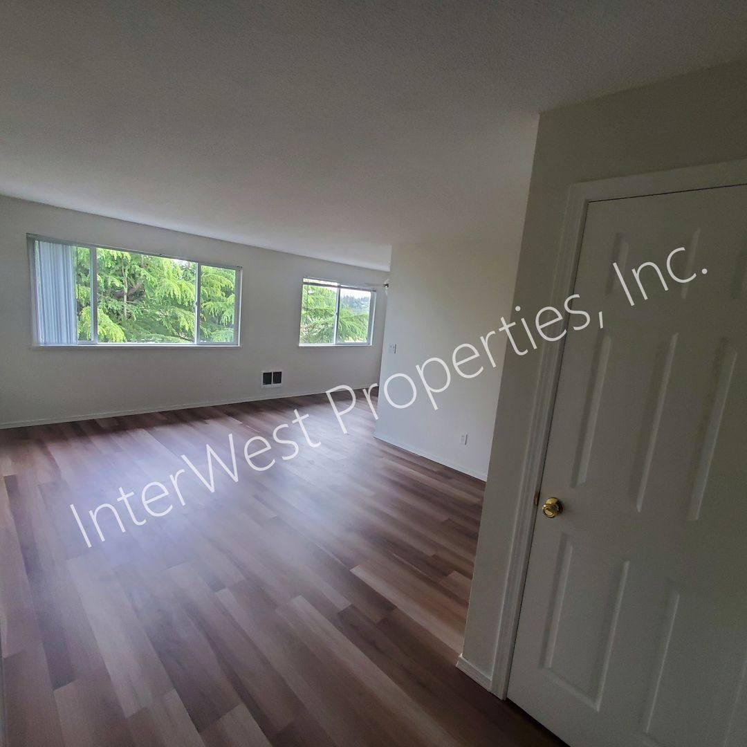 Apartment for rent at 4700 Falls View Ave, West Linn, OR 97068