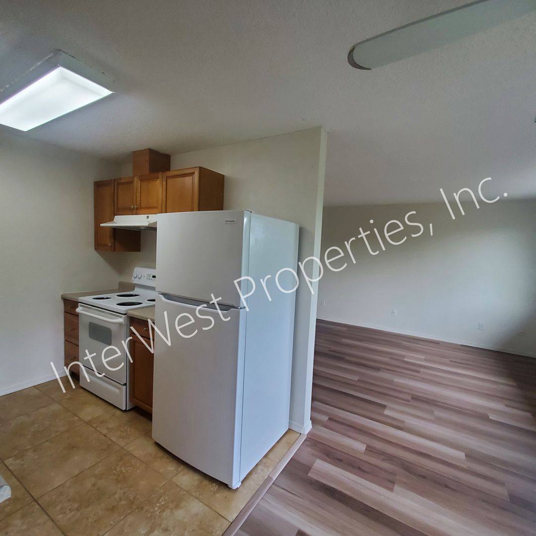 Apartment for rent at 4700 Falls View Ave, West Linn, OR 97068