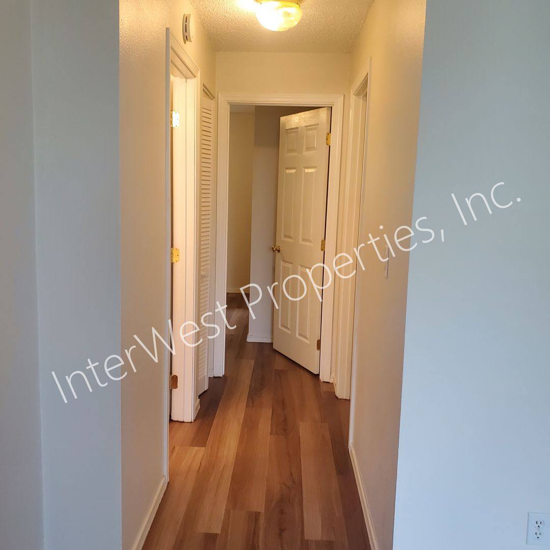 Apartment for rent at 4700 Falls View Ave, West Linn, OR 97068