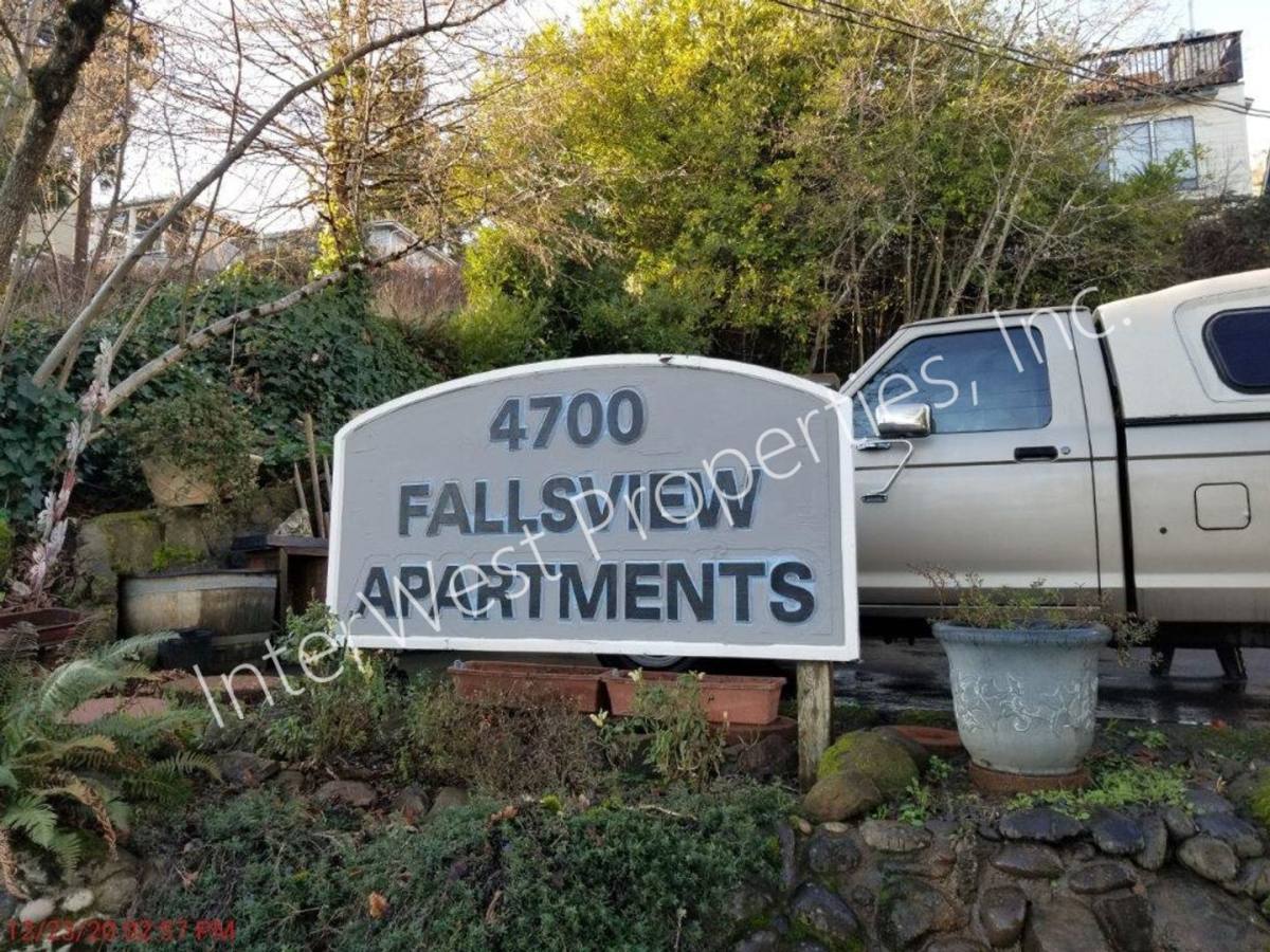 Apartment for rent at 4700 Falls View Ave, West Linn, OR 97068