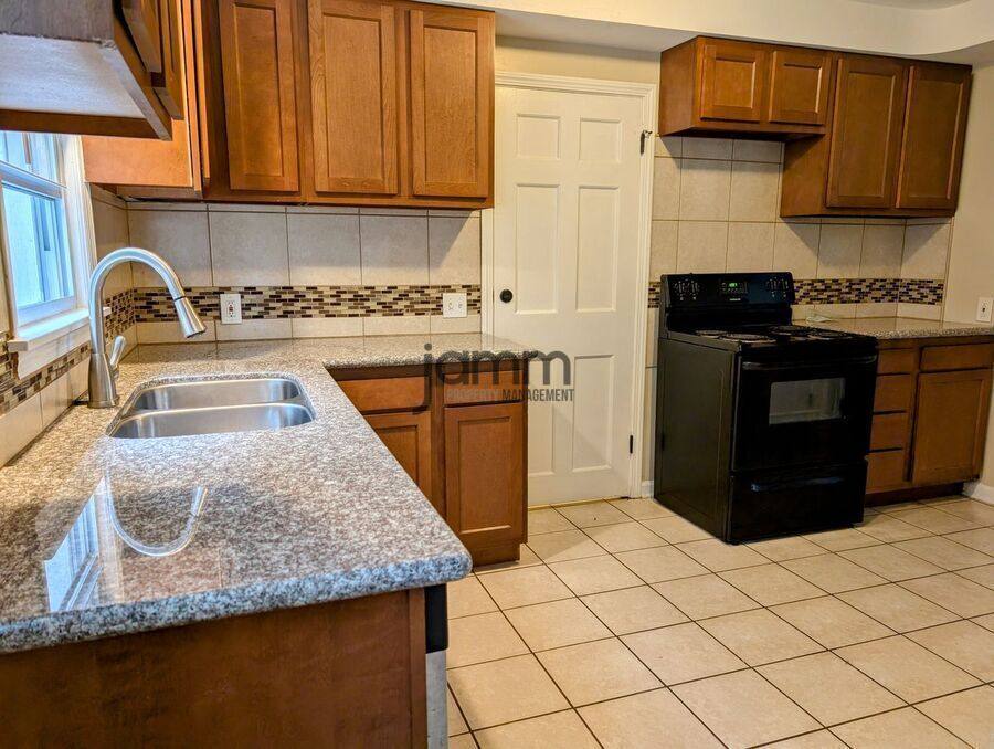 Apartment for rent at 3580 Normandy Dr, Cleveland, OH 44120