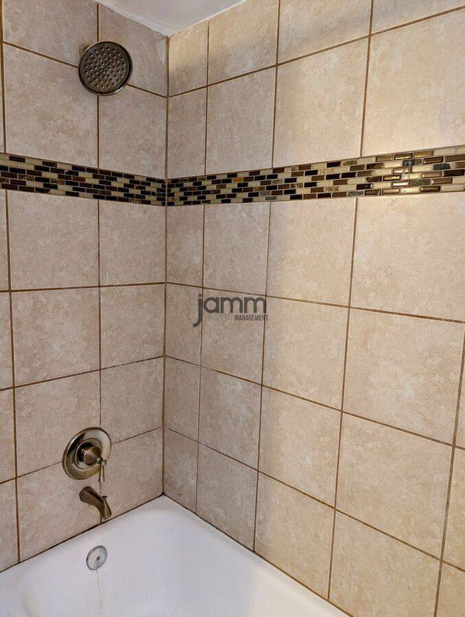 Apartment for rent at 3580 Normandy Dr, Cleveland, OH 44120