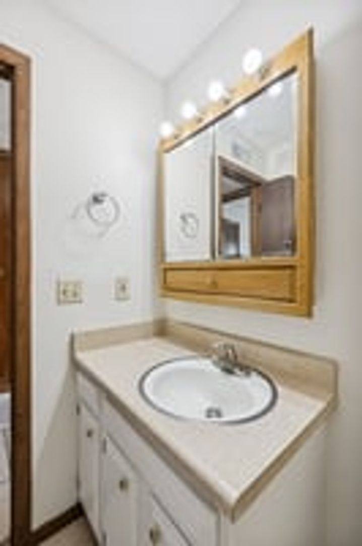 Apartment for rent at 2504 Vine St, Lincoln, NE 68503