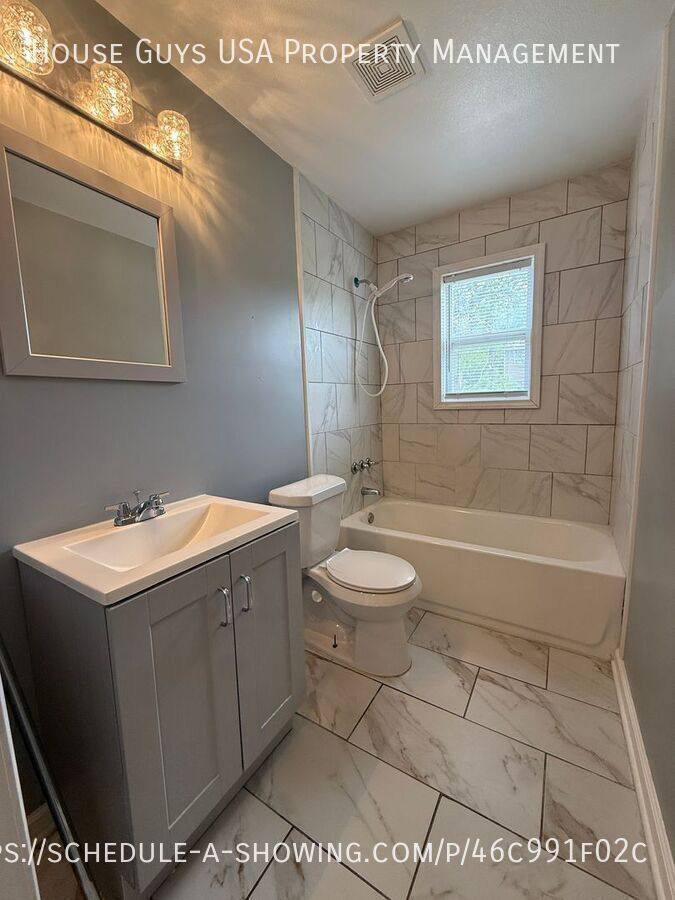 House for rent at 3201 E 20th St, Kansas City, MO 64127