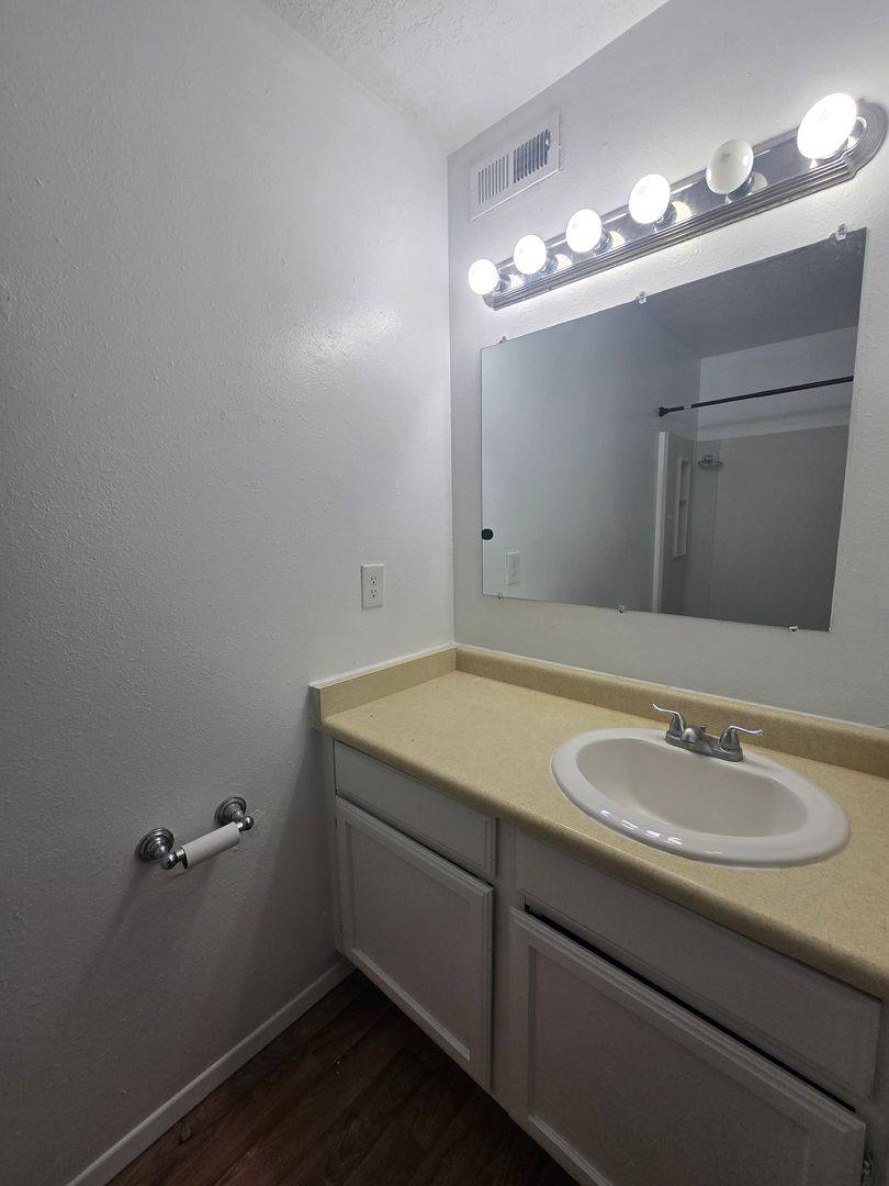 House for rent at 1832 Buena Vista Dr SE, Albuquerque, NM 87106