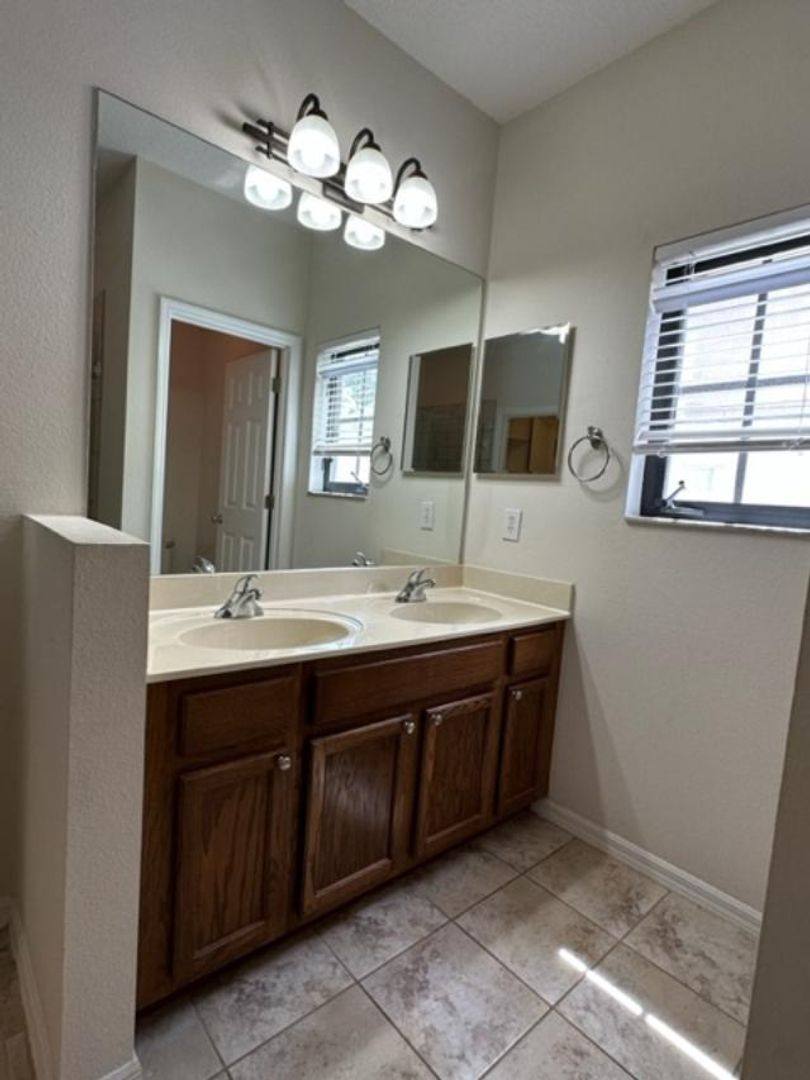 House for rent at 906 Pawstand Rd, Kissimmee, FL 34747